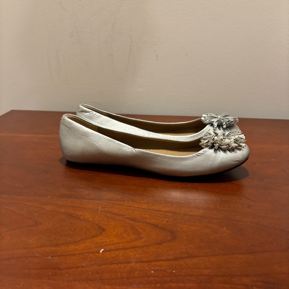 J. Crew Women's flats in Metallic Silver Size 7 - Picture 5 of 11